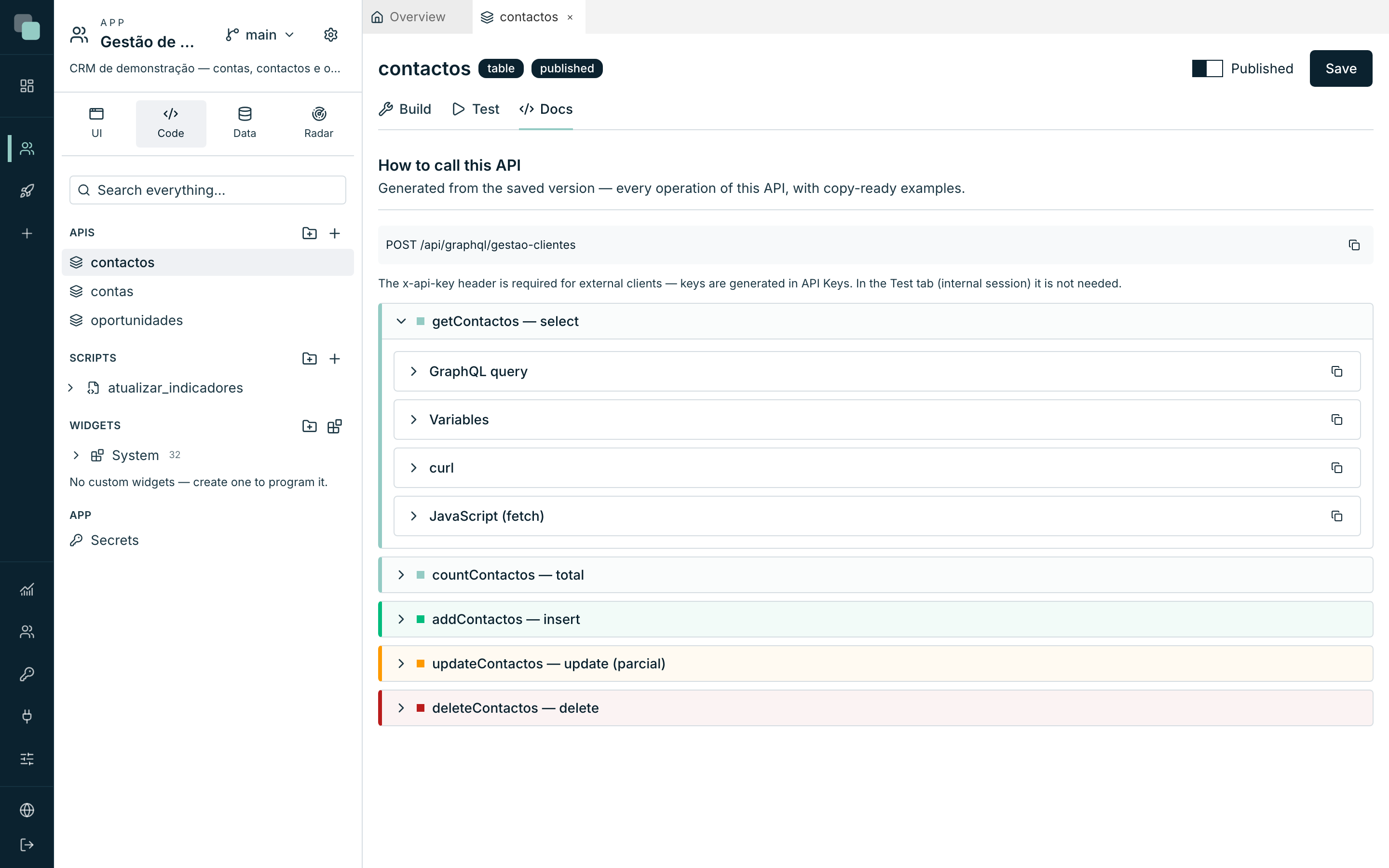 The Docs tab, with the endpoint and the ready-to-copy examples of the getContactos operation.