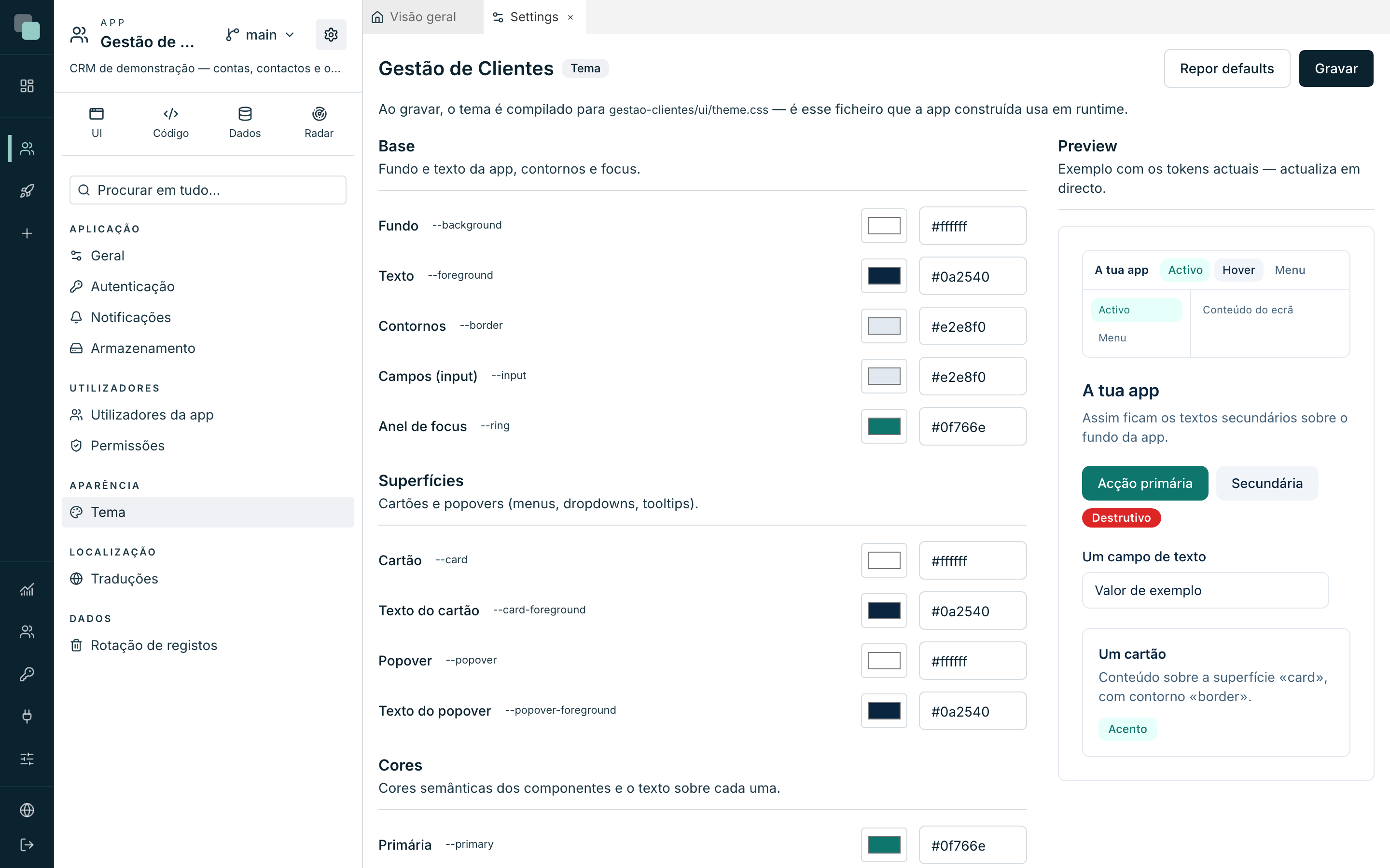 A secção Tema das definições da app: os grupos de cores à esquerda e a pré-visualização em directo à direita.