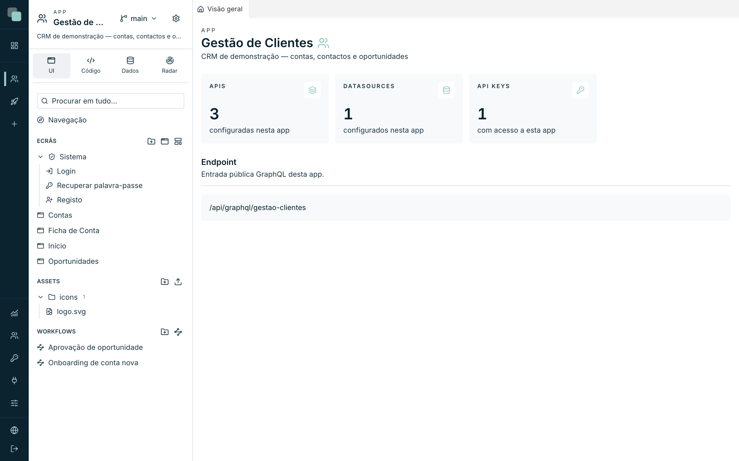 O espaço de trabalho da app Gestão de Clientes: a árvore da app à esquerda e o separador Visão geral aberto à direita.