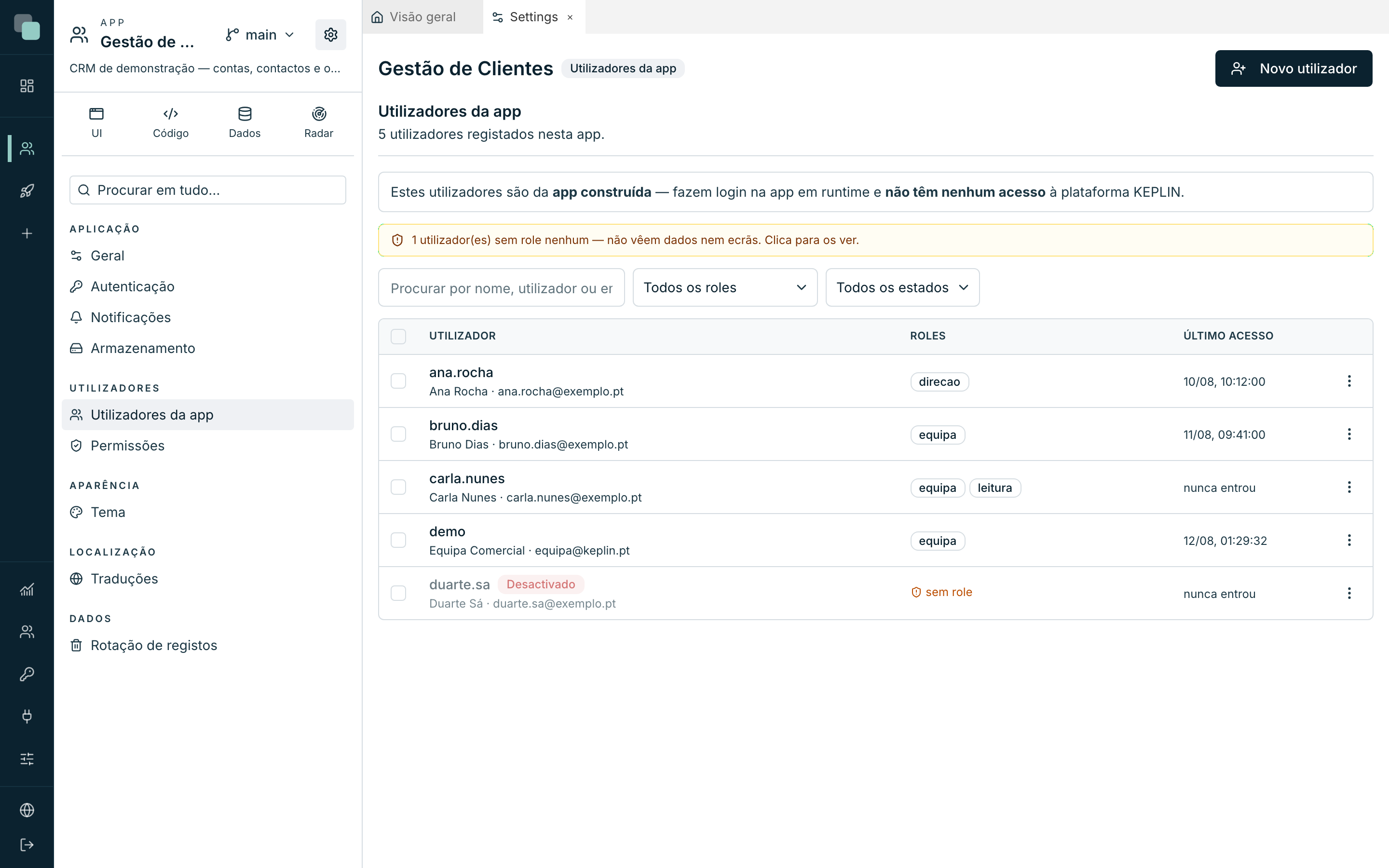 A lista de utilizadores da app Gestão de Clientes: os roles de cada conta e o último acesso.